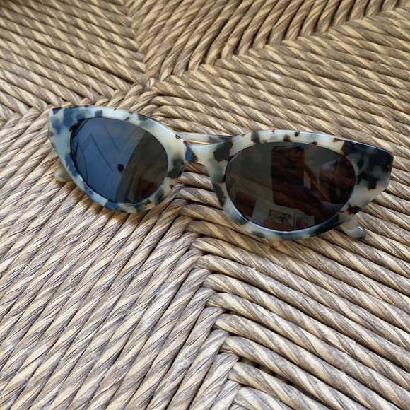 Milky Tortoise Girls Trip sunglasses by Eleventh Hour - Picture 3 of 8